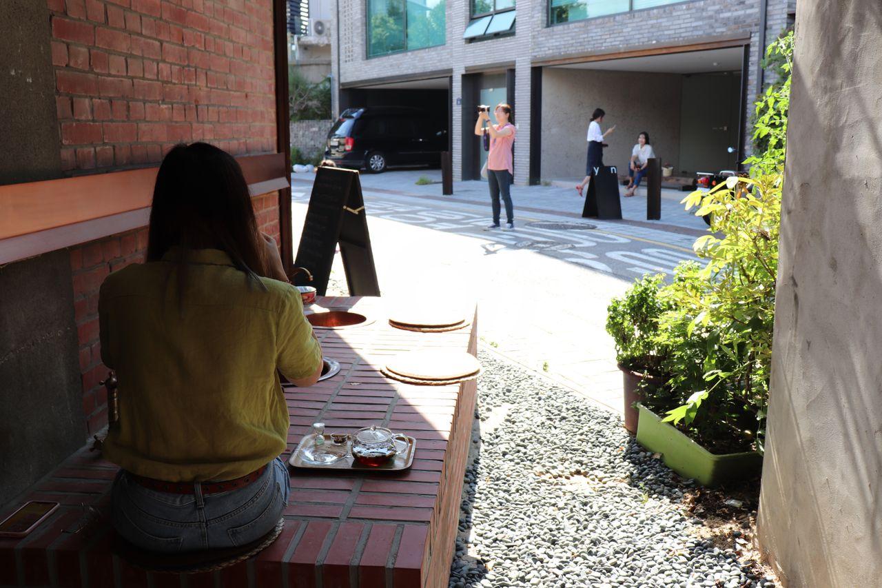 Gyeongbok Palace/Apgujeong Korean Foot Bath Cafe | Tea Therapy